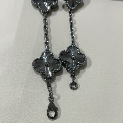 [⭐JeweliWhal]CLOVER 5 MOTIF BLACK BRACELET
