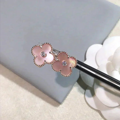 [⭐JeweliWhal] أقراط كلوفر متوسطة 1 زخارف صدف وردي وماس