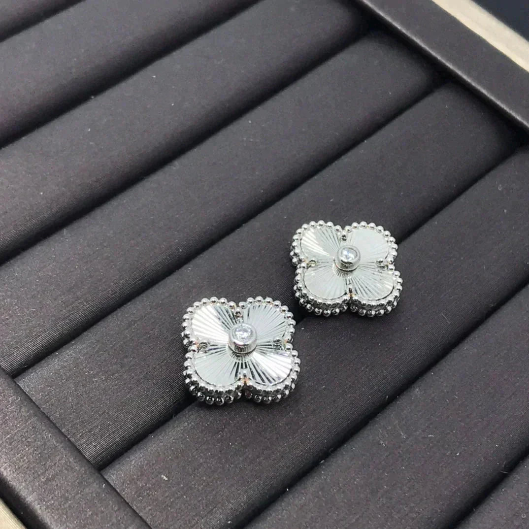 [⭐JeweliWhal] أقراط الليزر CLOVER MINI 9.5MM