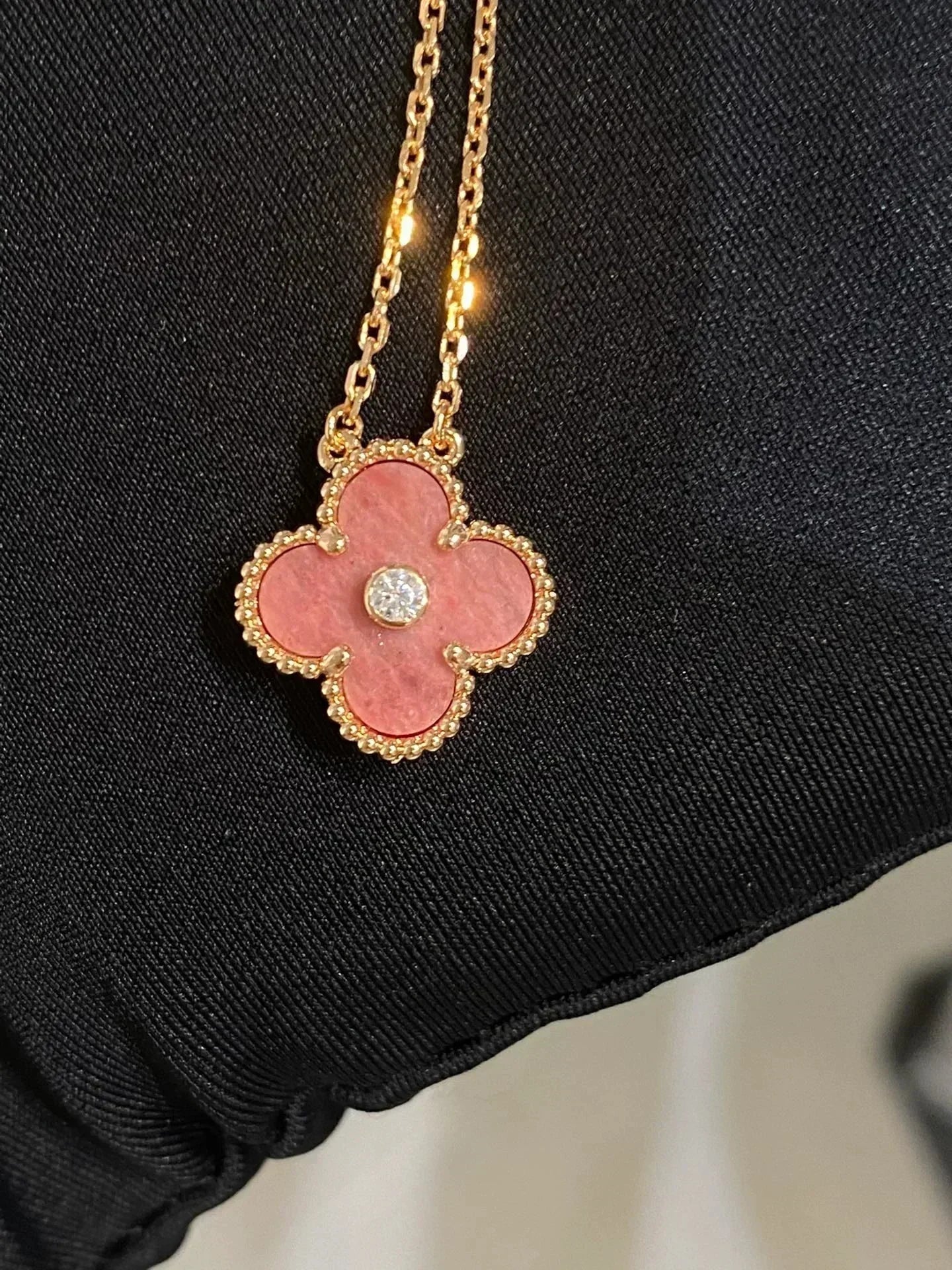 [⭐JeweliWhal]CLOVER 15MM DIAMOND RHODONITE NECKLACE
