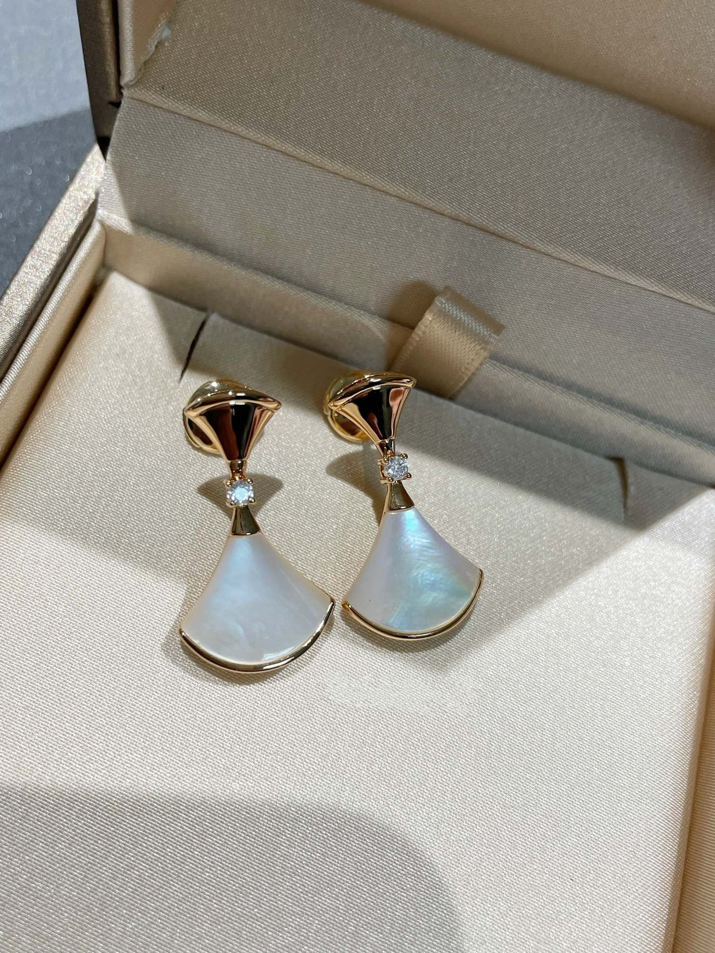 [⭐JeweliWhal]DREAM MOP 1 DIAMOND EARRINGS