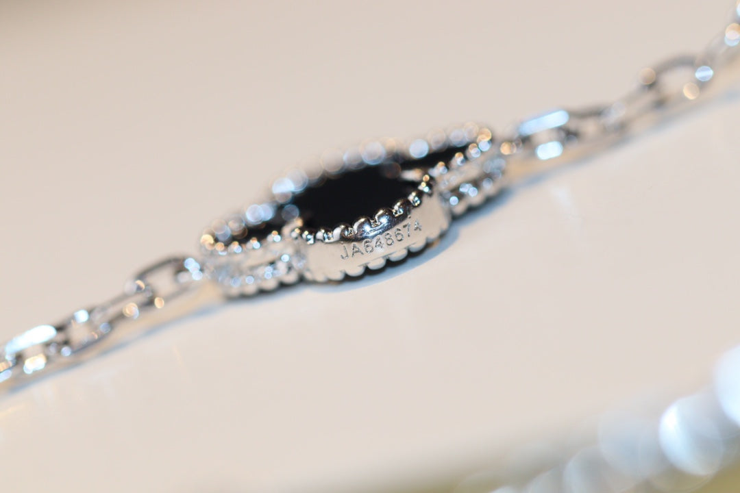 [⭐JeweliWhal]CLOVER 20 MOTIFS ONYX DIAMOND SILVER