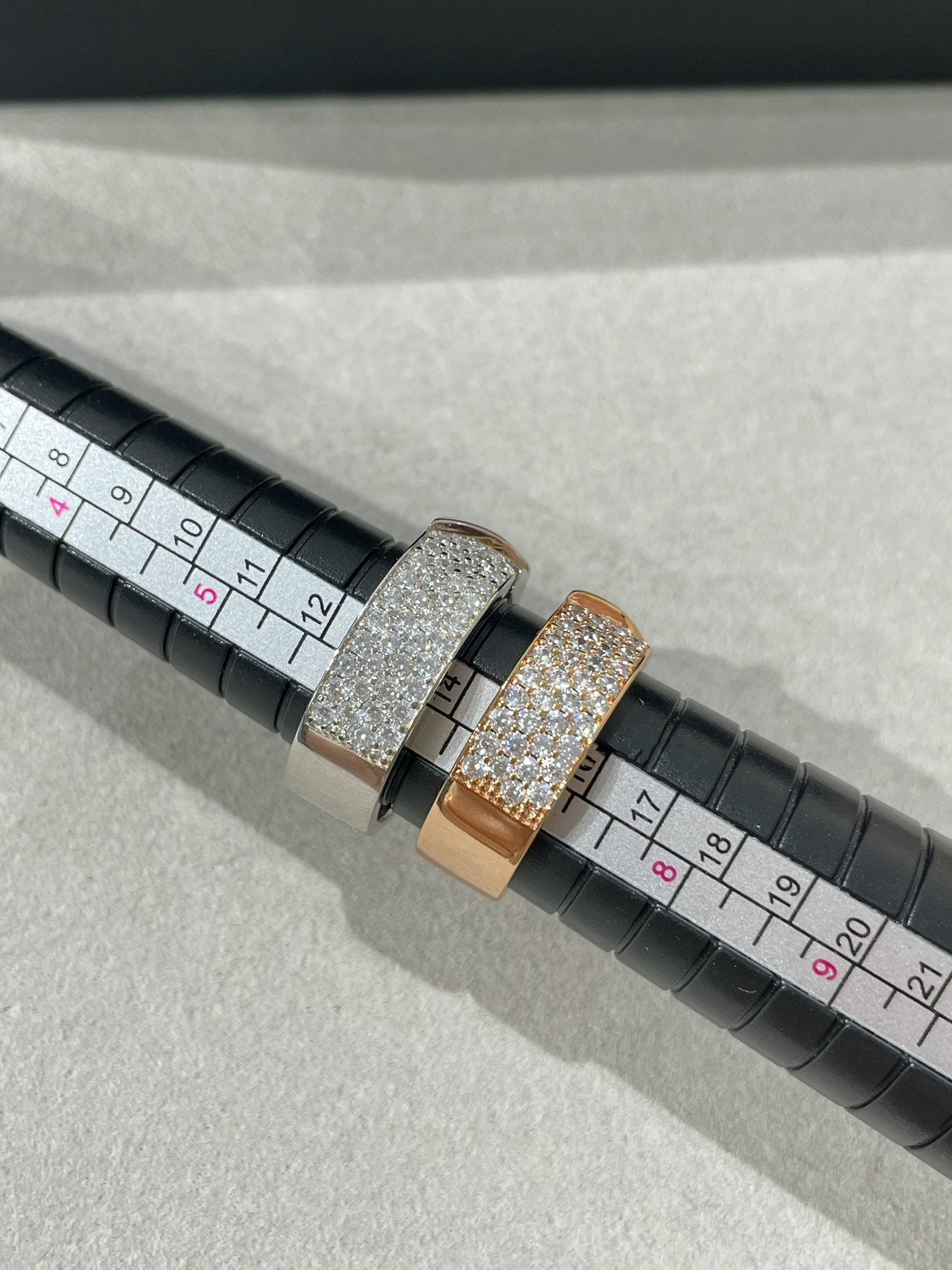 [⭐JeweliWhal]LIENS EVIDENCE  DIAMOND PAVED RING