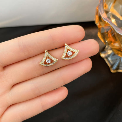 [⭐JeweliWhal] أقراط مسمارية صغيرة بتصميم أحلام مرصعة بالألماس
