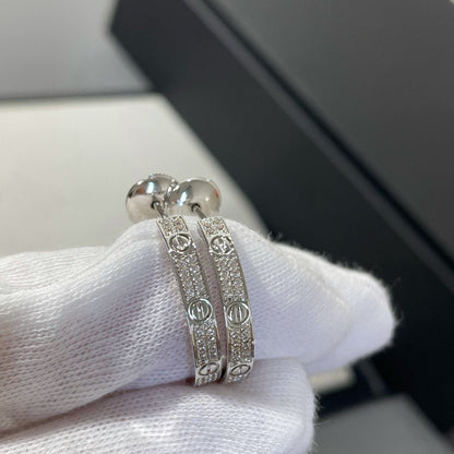 [⭐JeweliWhal] أقراط أذن دائرية فضية بتصميم LOVE DIAMOND