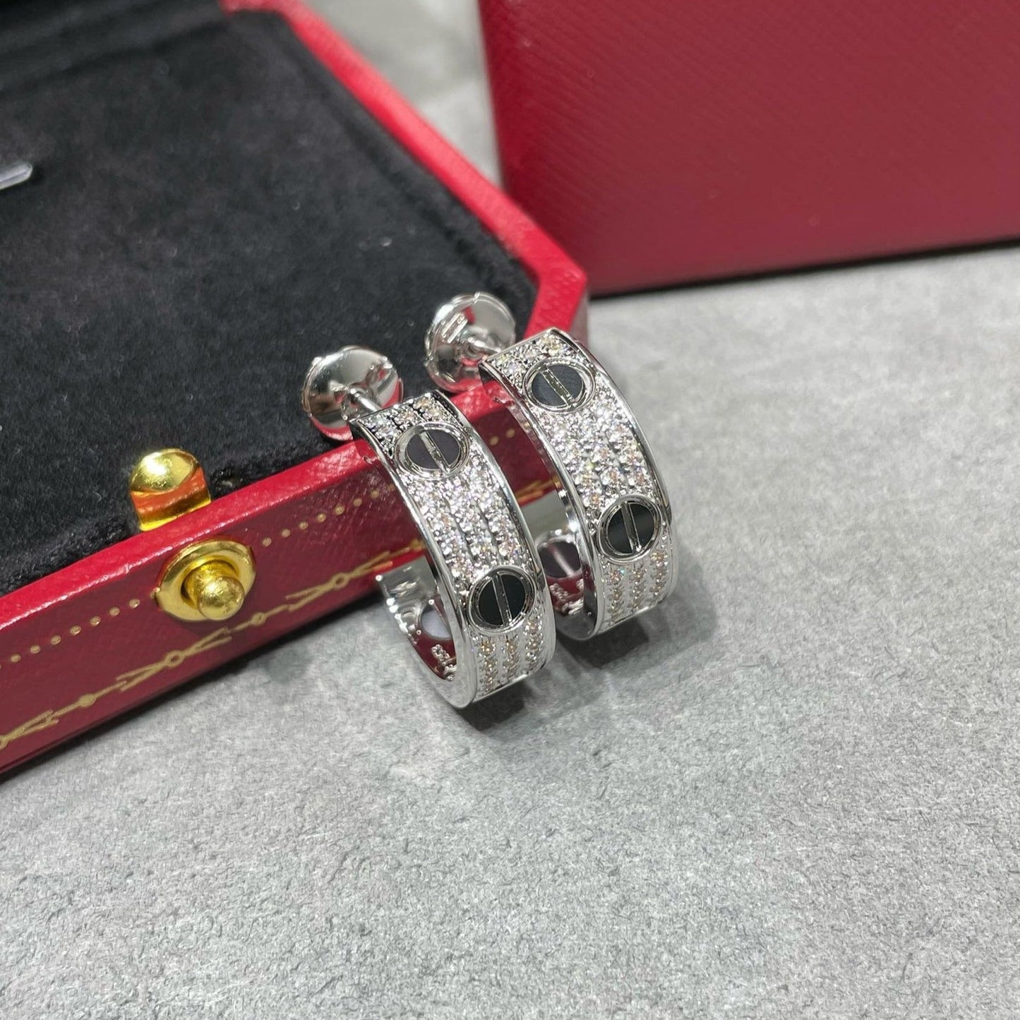 [⭐JeweliWhal]LOVE CERAMIC DIAMOND PAVED SILVER EARRINGS