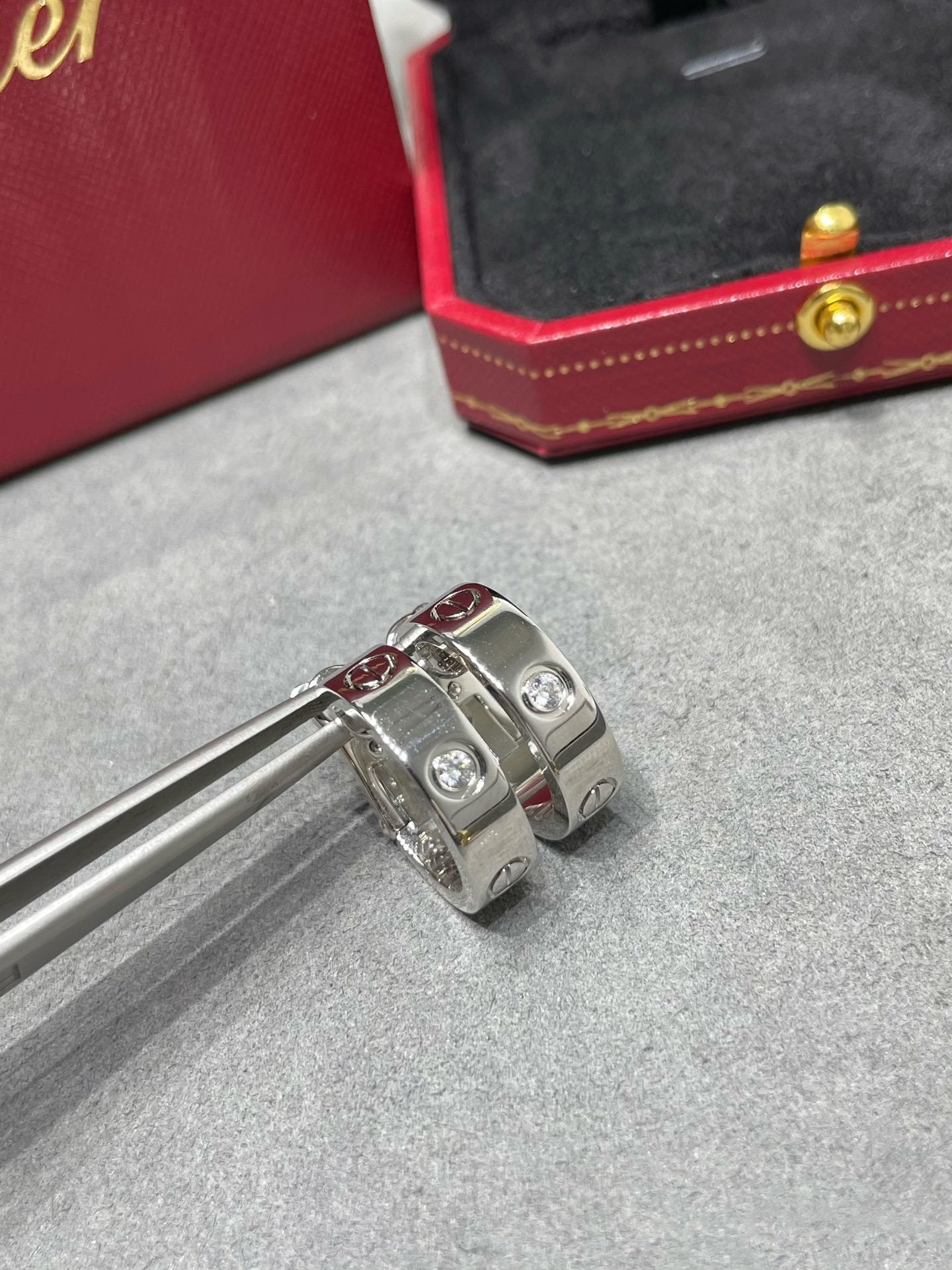 [⭐JeweliWhal]LOVE 5.5MM 1 DIAMOND EARRINGS