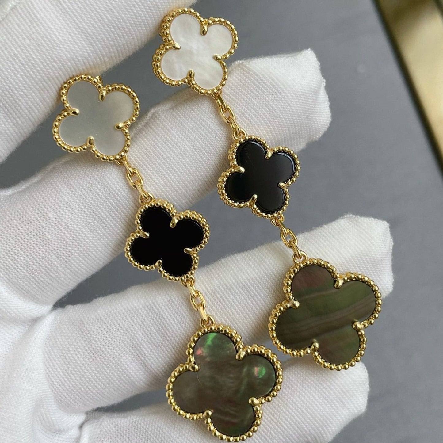 [⭐JeweliWhal]CLOVER 3 MOTIF MOP ONYX DARK MOP PINK GOLD EARRINGS