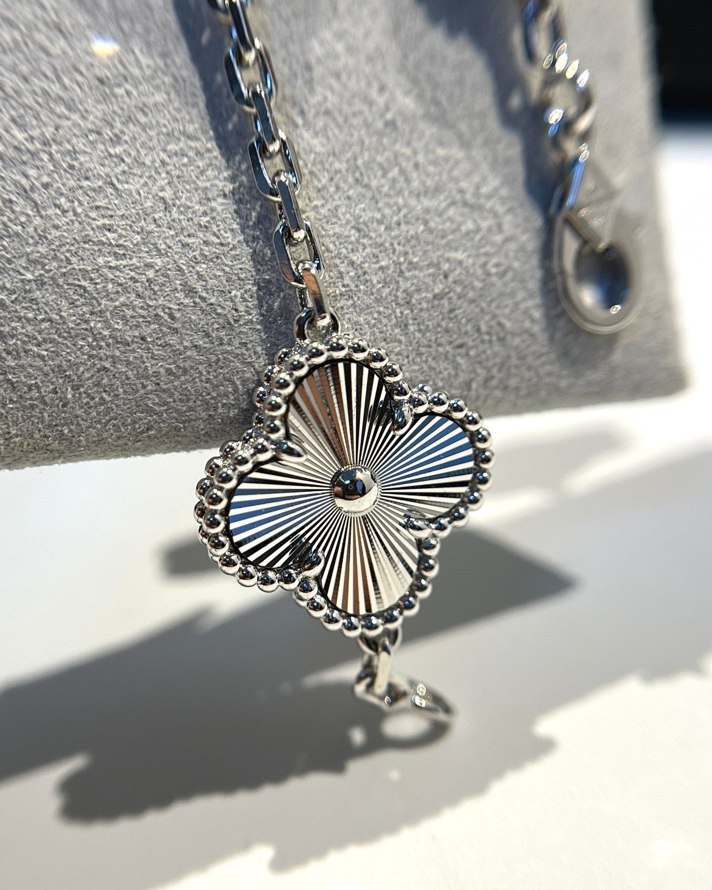 [⭐JeweliWhal] CLOVER 5 MOTIF LASER BRACELET COLLECTION