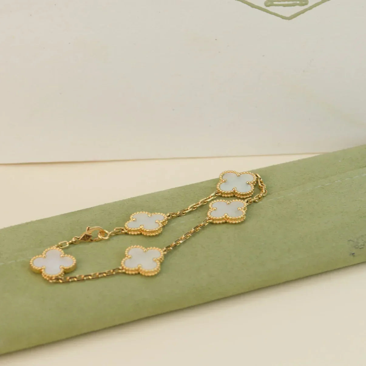 [⭐JeweliWhal]CLOVER WHITE PEARL MOP 5 MOTIF BRACELET COLLECTION