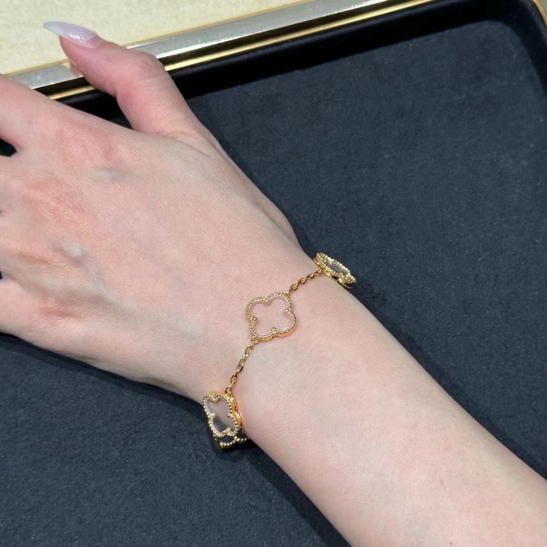 [⭐JeweliWhal]CLOVER 5 MOTIF ROCK CRYSTAL BRACELET