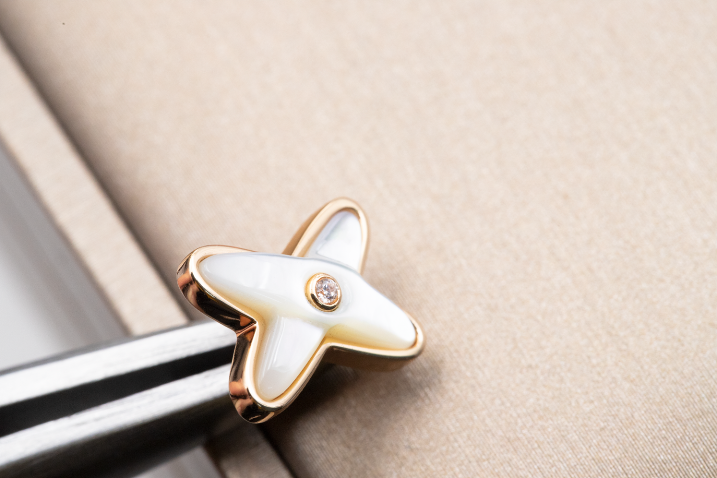 [⭐JeweliWhal]JEUX DE WHITE MOP PINK GOLD DIAMOND EARRINGS