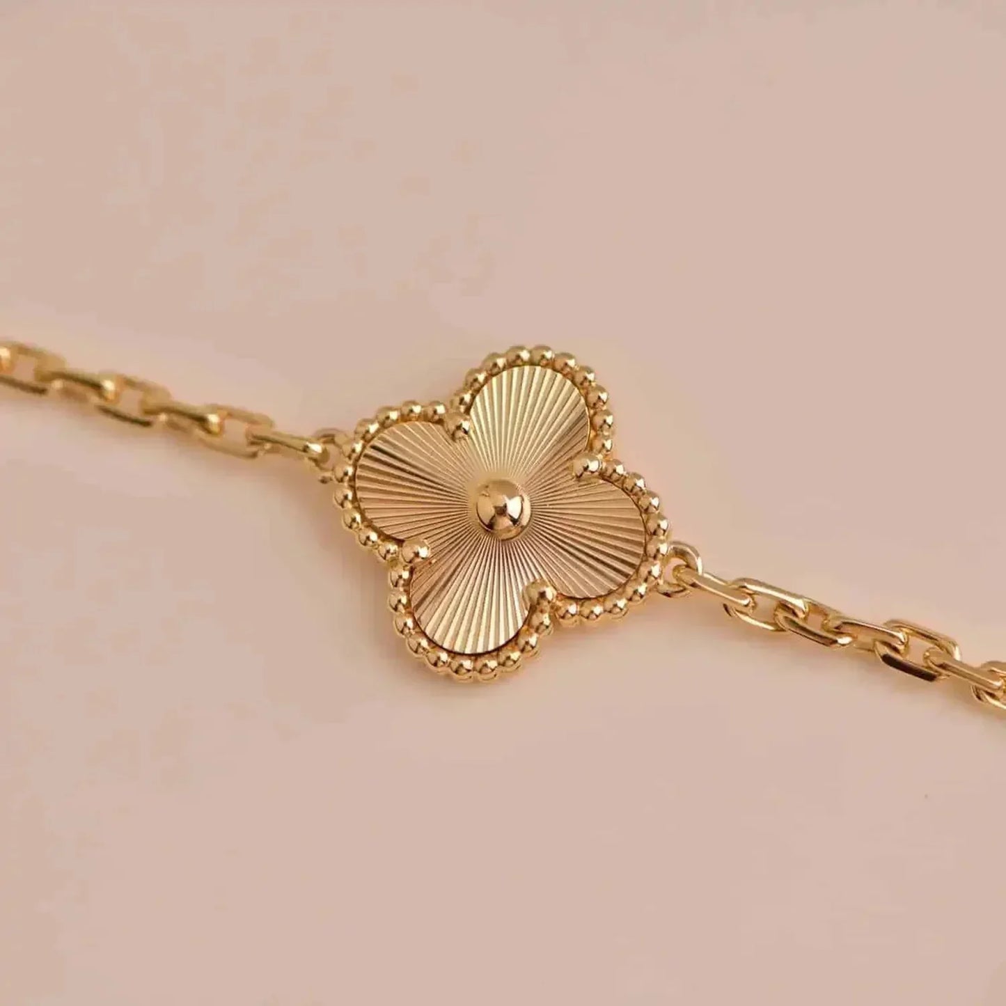 [⭐JeweliWhal] CLOVER 5 MOTIF LASER BRACELET COLLECTION