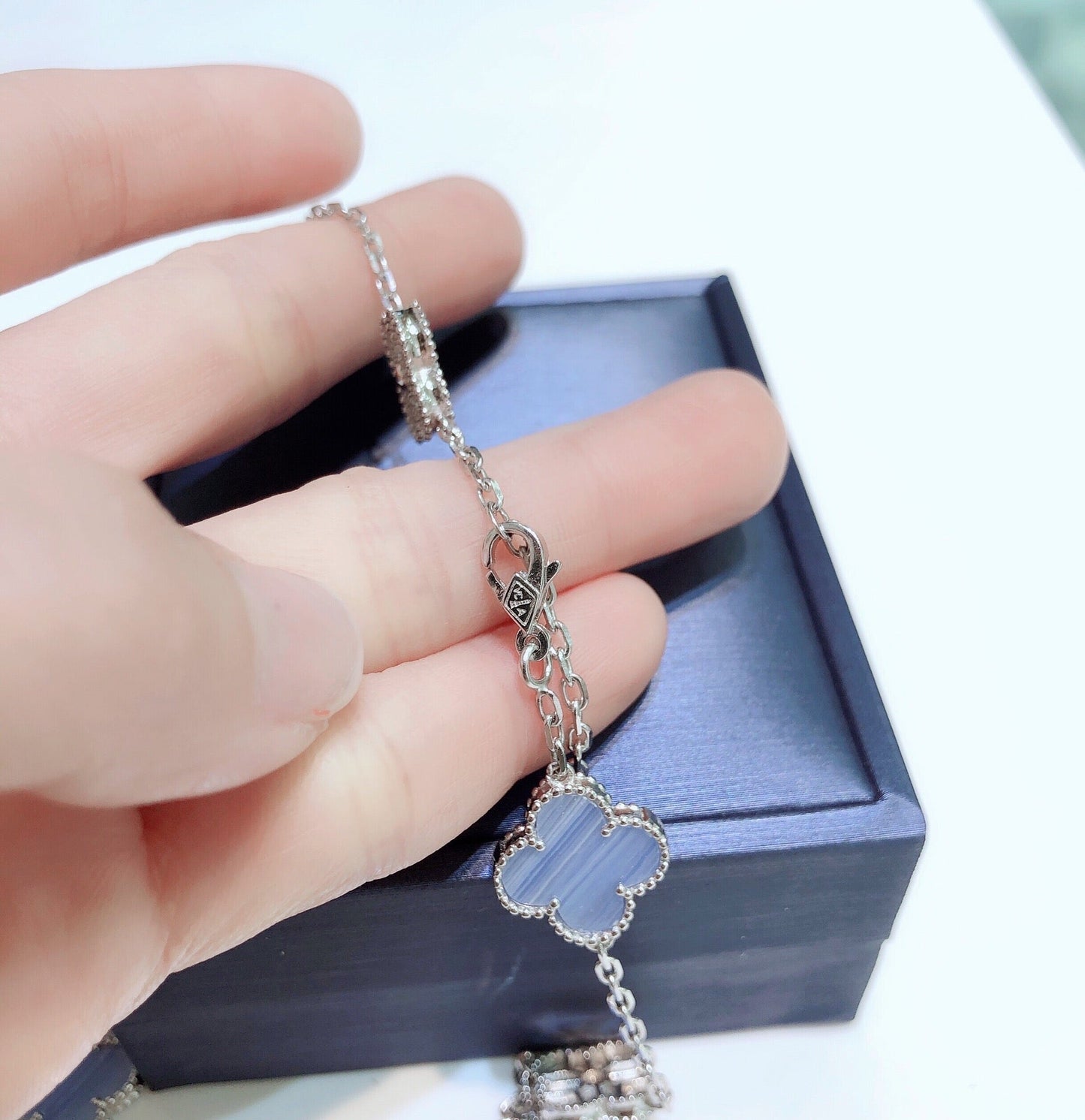 [⭐JeweliWhal]CLOVER 10 MOTIFS CHALCEDONY DIAMONDS SILVER NECKLACE