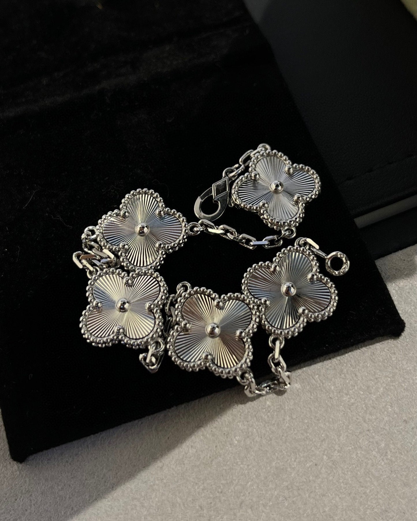 [⭐JeweliWhal] CLOVER 5 MOTIF LASER BRACELET COLLECTION